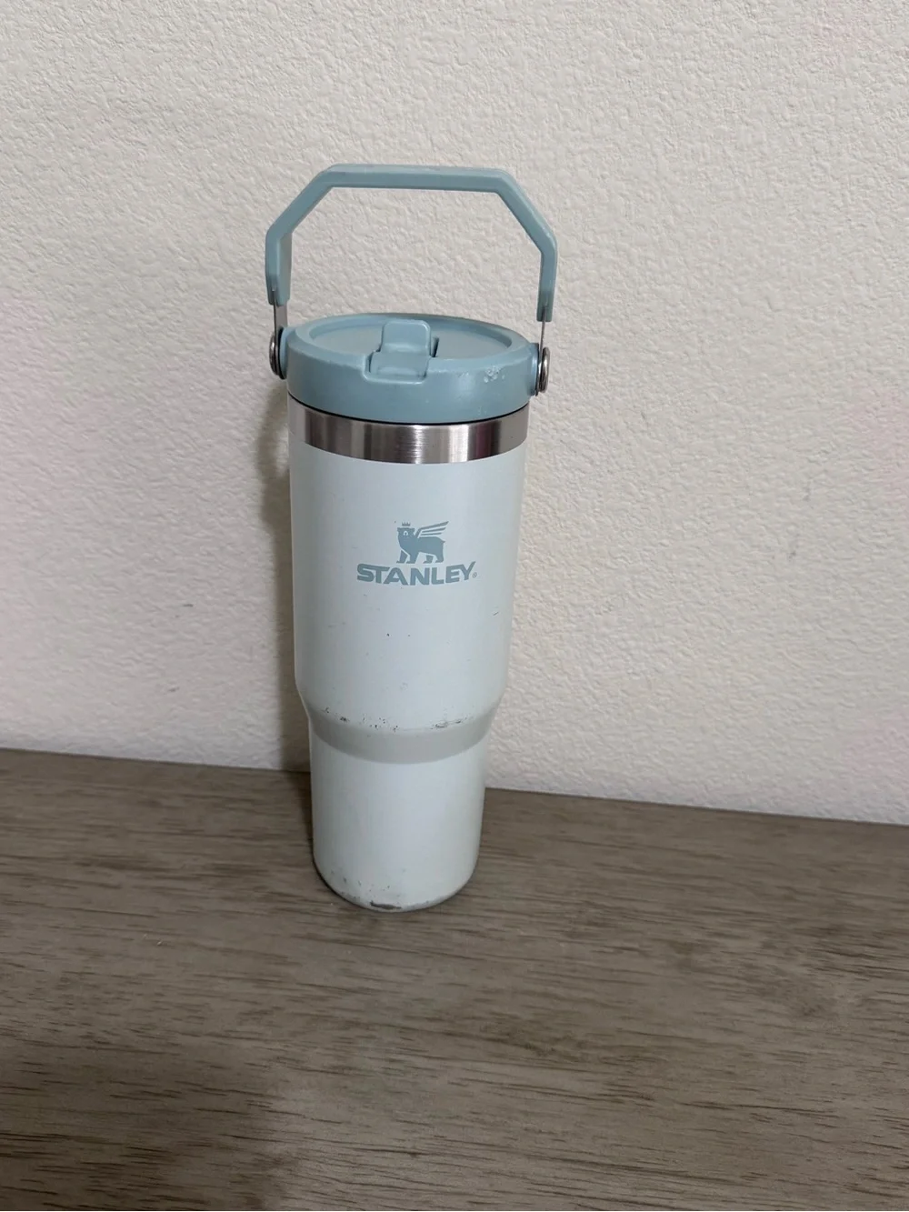 Stanley IceFlow Flip Straw Tumbler 30 Oz in Mist color - Picture 3 of 10